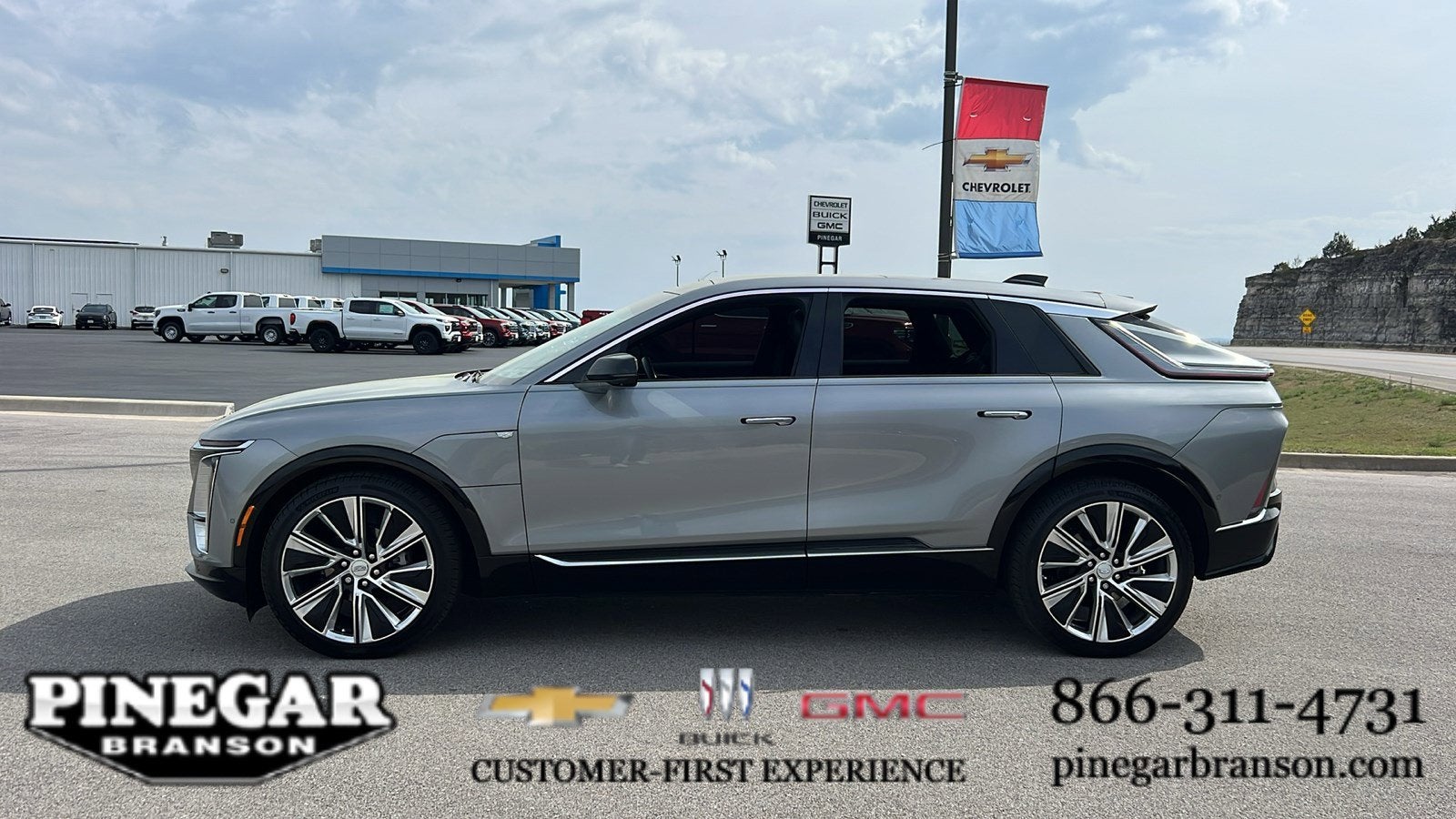 2024 Cadillac LYRIQ Luxury 3