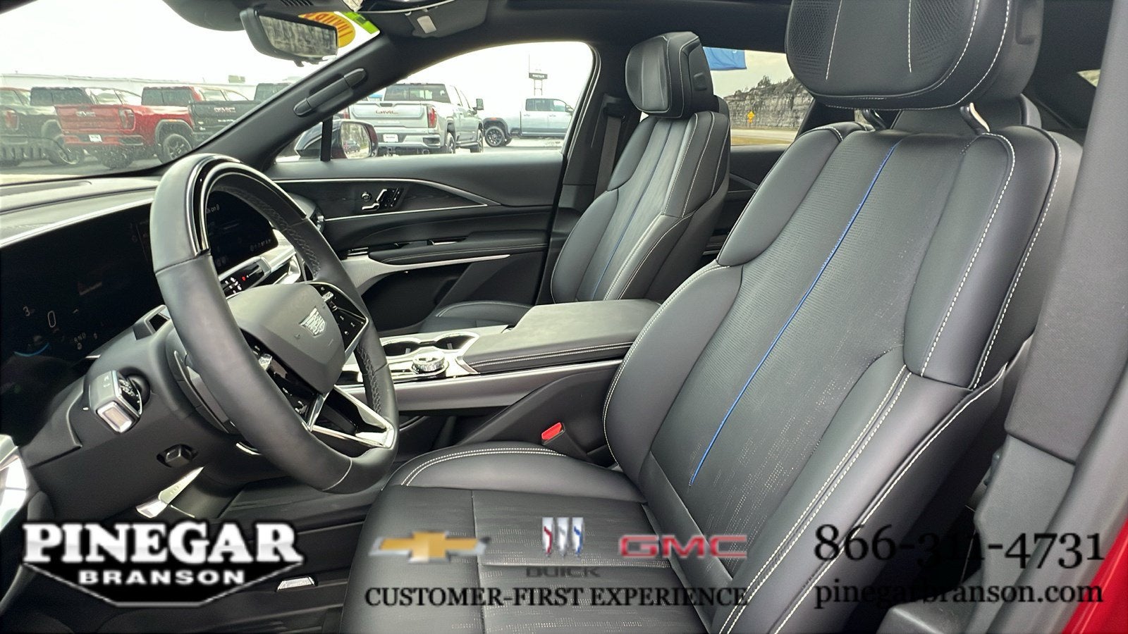 2025 Cadillac LYRIQ Luxury 3