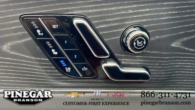 2025 Cadillac LYRIQ Luxury 3