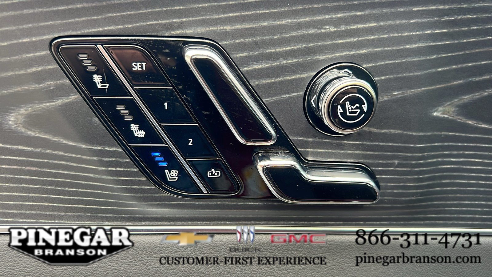 2025 Cadillac LYRIQ Luxury 3