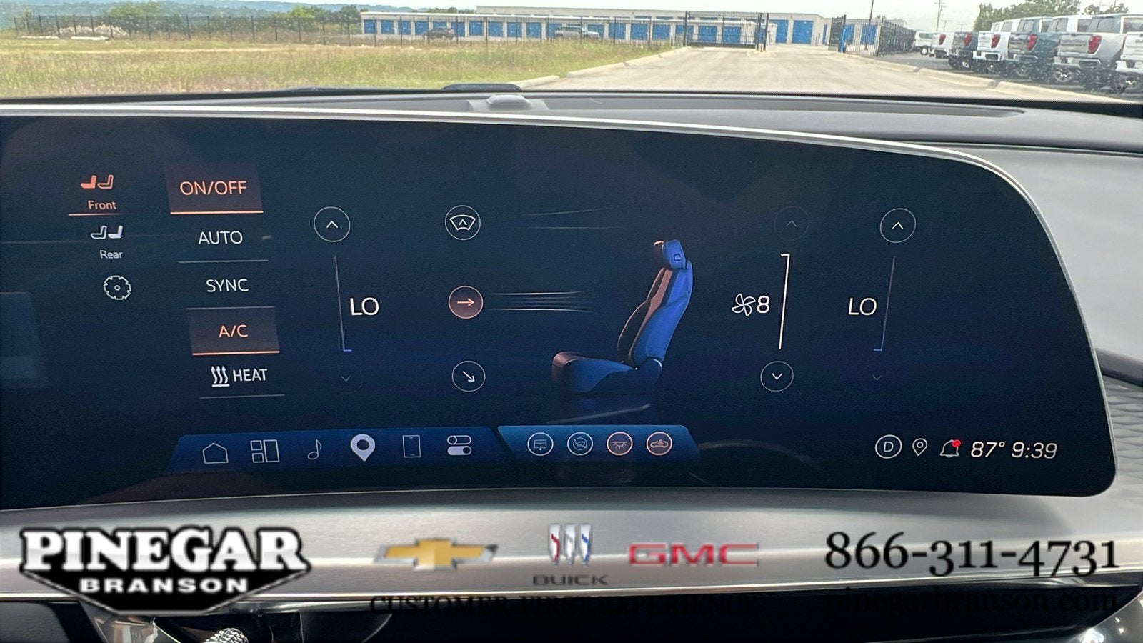2025 Cadillac LYRIQ Luxury 3