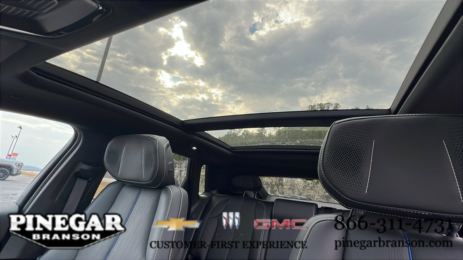 2025 Cadillac LYRIQ Luxury 3