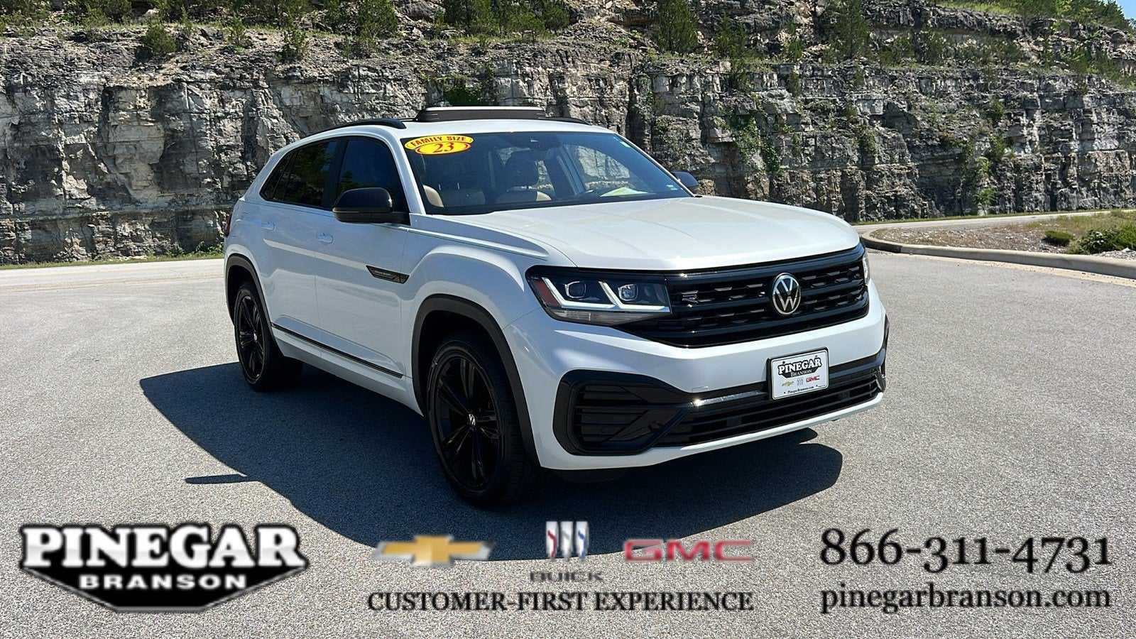 2023 Volkswagen Atlas Cross Sport 3.6L V6 SEL R-Line Black 4MOTION's photo