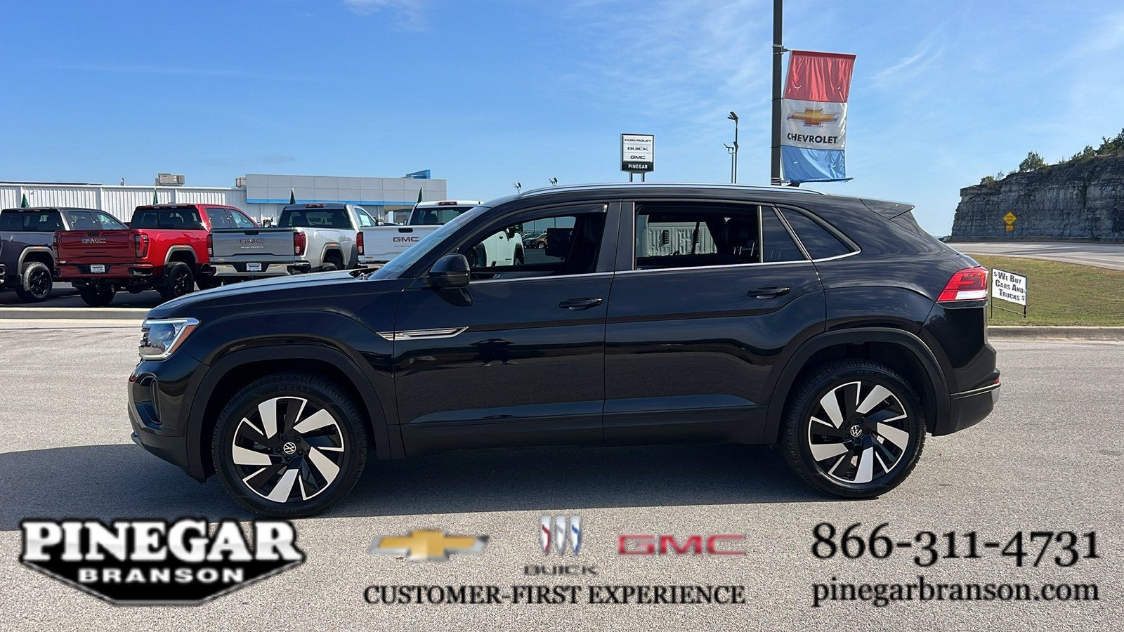 2024 Volkswagen Atlas Cross Sport 2.0T SE w/Technology