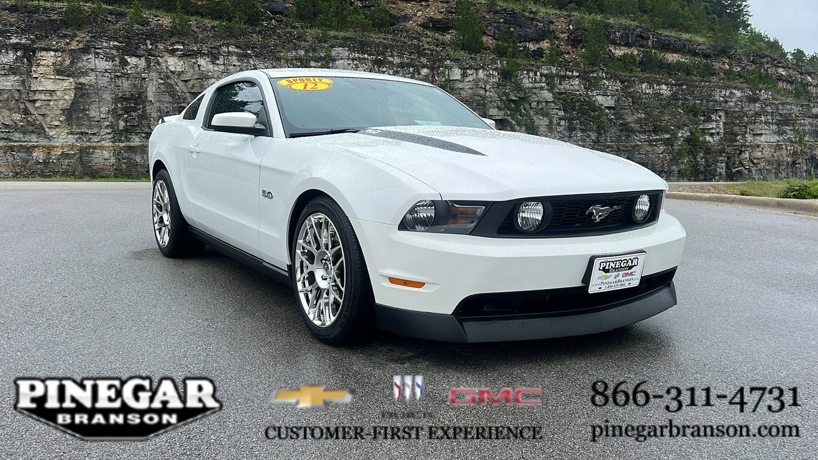 2012 Ford Mustang GT Premium's photo