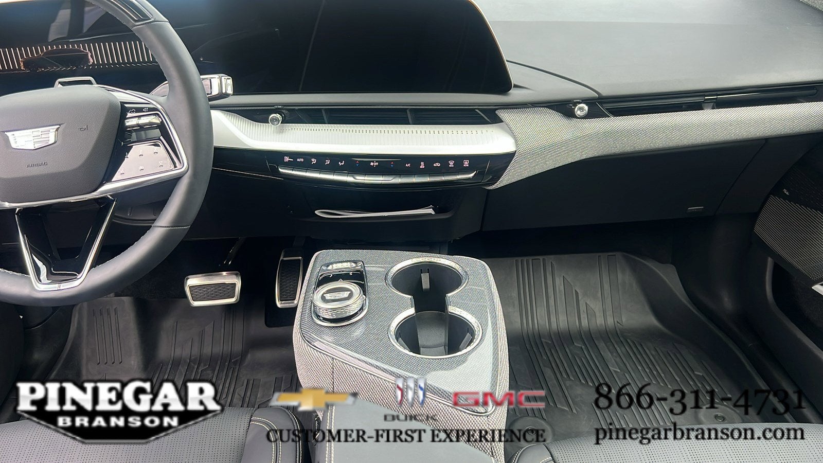 2025 Cadillac OPTIQ Luxury 2