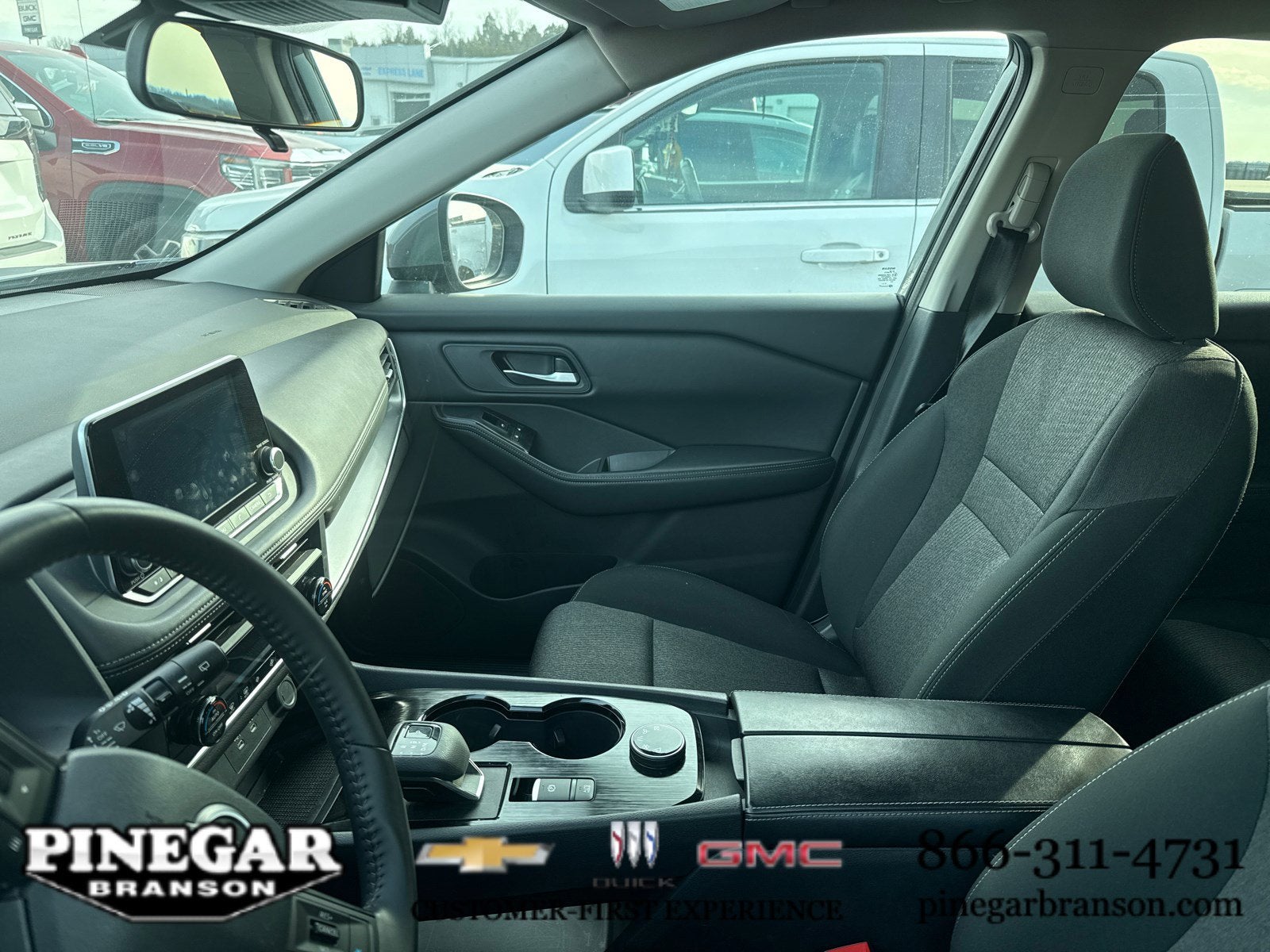 2025 Nissan Rogue SV