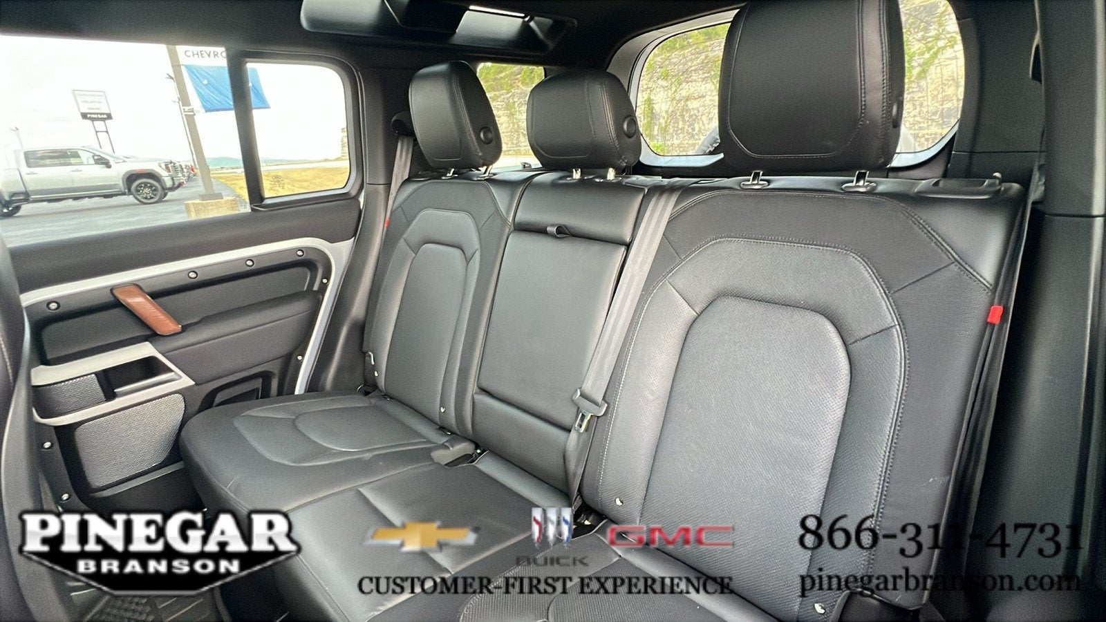 2023 Land Rover Defender X-Dynamic SE