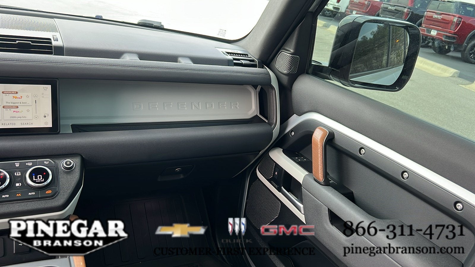 2023 Land Rover Defender X-Dynamic SE