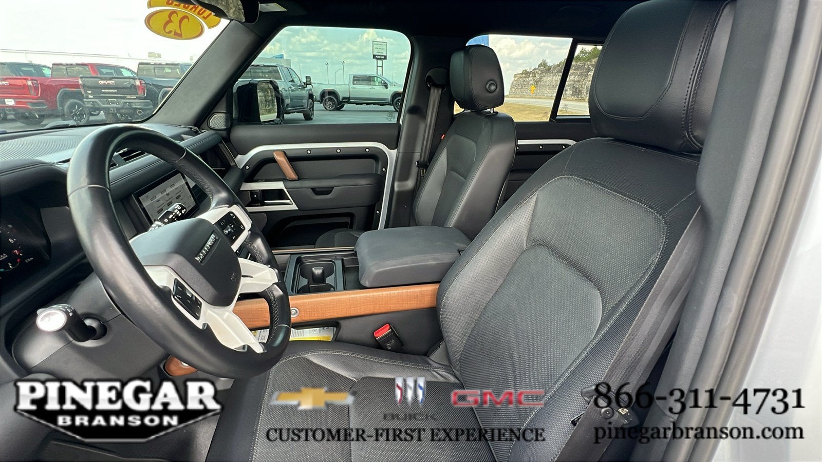 2023 Land Rover Defender X-Dynamic SE