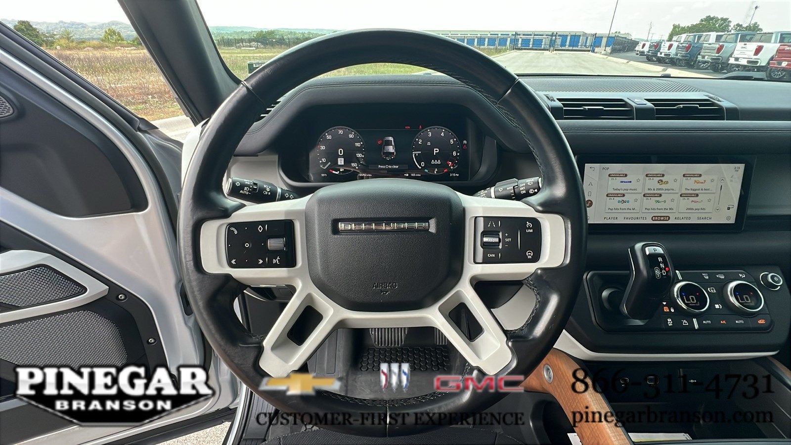 2023 Land Rover Defender X-Dynamic SE
